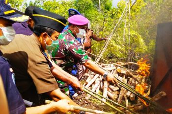Kejaksaan Biak musnahkan barang bukti "illegal fishing"