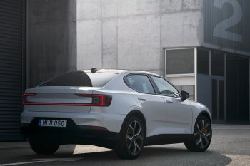 Volvo Polestar 2  ditargetkan sebagai pesaing Tesla Model 3
