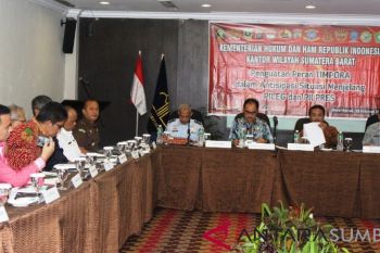 Pengawasan orang asing untuk kenyamanan turis asing