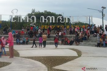 Ribuan orang berwisata di Taman Bendungan  Kamijoro (video)