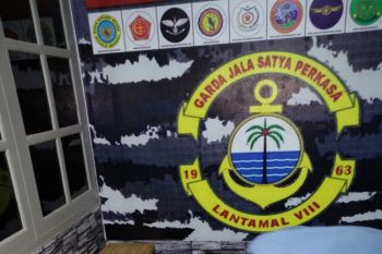 Lantamal amankan ratusan liter Miras di pelabuhan