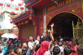 Pedagang Burung Pipit Untung Ratusan Ribu Rupiah
