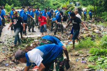 Lantamal VII dukung program "Jumat bersih"