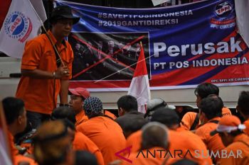 AKSI PEGAWAI PT POS