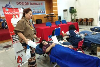 Bank SulutGo lakukan donor darah peduli kemanusiaan