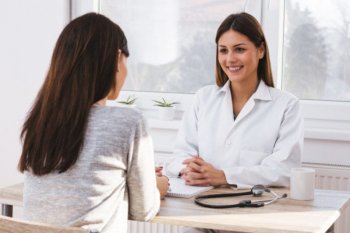 Poin penting yang wajib ditanya ke dokter saat berobat