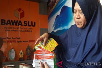 Bawaslu Temanggung amankan puluhan stiker bahan kampanye dari caleg
