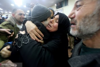 Setelah berpisah selama 20 tahun, wartawan Palestina bertemu ibunya di Mesir