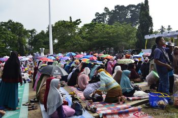 Warga Tanah Datar Antusias Menunggu Ustadz Abdul Somad