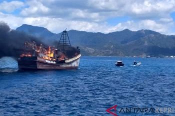 TNI AL bakar kapal ikan asing  di Natuna