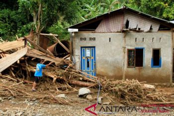 Banjir bandang di Mamuju rusak 145 rumah