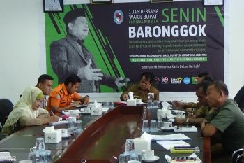 Banyak pejabat tak profesional, Wabup Limapuluh Kota inisiasi "Senin Baronggok"