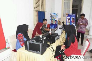 Petugas KTP-el Kepri tetap bekerja meski hari libur
