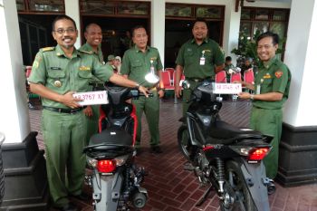 Pemkab serahkan 41 kendaraan dinas roda dua untuk OPD