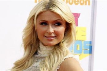 Syahrini peroleh ucapan selamat dari Paris Hilton