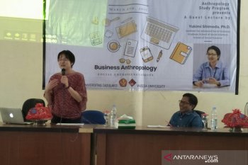 Guru besar Jepang bahas Antropologi bisnis di Untad