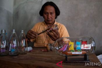 Kerajinan miniatur kapal
