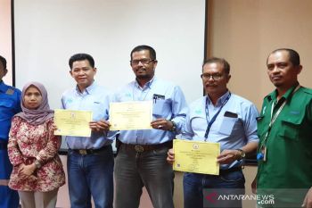 BAPETEN Beri Penghargaan Kepada APRIL Grup