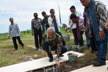 Bupati Sleman lakukan peletakan batu pertama Program Indonesia Terang