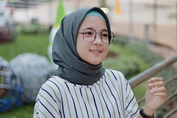 Nisa Sabyan dan grup gambusnya sambut Prabowo di kampus UKRI Bandung