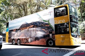 Bus wonderful Indonesia berkeliling di jalan utama Berlin promosi pariwisata