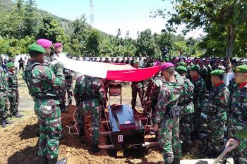 korban penembakan Sertu Anumerta  Yusdin dimakamkan