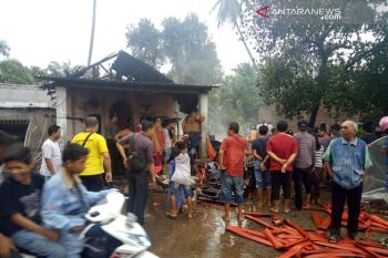 Lima Unit Rumah terbakar di Simpang Empat