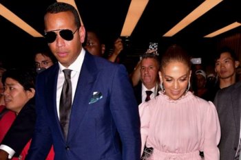 Cincin tunangan J.Lo senilai 1 juta dolar
