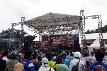Ratusan korban bencana Sulteng demo tuntut hak