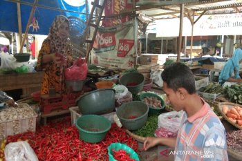 Pasokan cukup, harga cabai dan beras di Pekalongan stabil