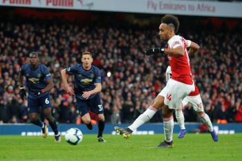 Arsenal pecundangi MU 2-0