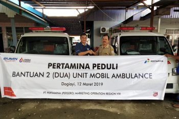 Pertamina berikan dua unit mobil kepada Pemkab Dogiyai