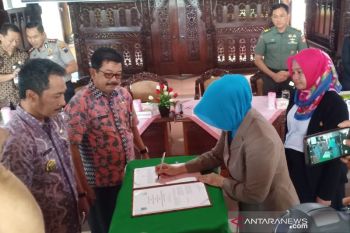 Awasi dana desa, Pemkab Kudus-Kejari tandatangani MoU