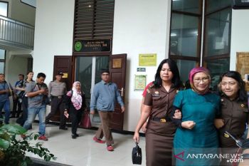 Ditemani Anaknya, Ratna Sarumpaet Jalani Sidang Lanjutan
