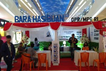Bara Hasibuan Walewangko manfaatkan legislatif expo terima aspirasi rakyat