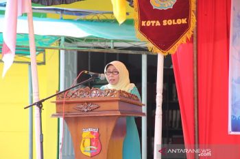 Ketua PKK Solok ingatkan masyarakat kurangi sampah plastik
