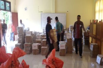 132 Koli soal unkp SMA/SMK tiba di Jayapura