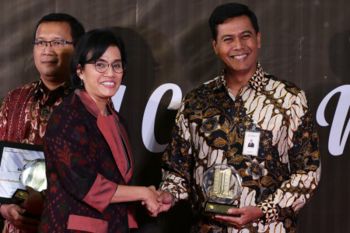 Menkeu beri penghargaan pajak ke enam pengusaha terkemuka