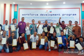 SKK Migas dan PT CPI serahkan 138 sertifikat tenaga ahli di Riau