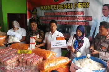 Polda Jatim bongkar industri makanan ringan ilegal