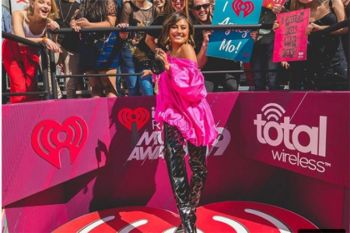 Agnez Mo raih piala dari iHeartRadio Music Awards