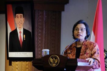 Pemerintah tetap waspada walau neraca perdagangan februari surplus