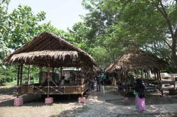 Bupati Lampung Selatan Resmikan Saung Taman Hijau GOR Way Handak Kalianda