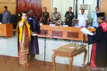 Linda Simanjuntak perempuan pertama jabat wakil ketua DPRD Biak