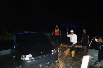Jalan raya Sentani-Kemiri putus akibat diterjang banjir
