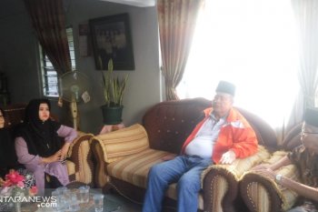 Wagub Sumbar jenguk orang tua Zulfirman Syah,  keluarga segera ke Selandia Baru