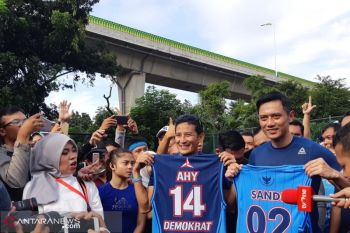 Jelang debat, Sandi main basket dengan Agus Yudhoyono