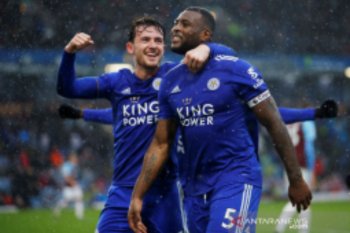 10 pemain Leicester tekuk Burnley 2-1