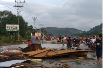 Tim Relawan ACT Evakuasi Korban Banjir Bandang di Sentani