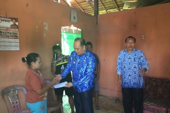 Bupati Konawe Utara salurkan bantuan korban puting beliung